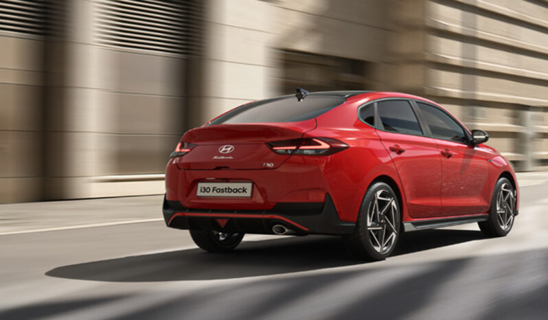Hyundai i30 Fastback — Redline full